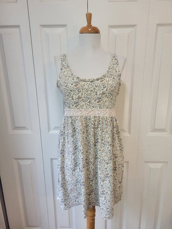 H&M Dresses & Skirts - H&M Cream Pink Floral Sleeveless Crochet Lace Waist Babydoll Mini Dress sz S EUC